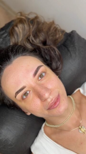 Her sabah kaş doldurma derdine Tozlama Tekniği ile son veriyoruz! 🪄

Kendi kaş yapınıza ve yüz anatominize en uygun formda, far etkisi yaratan buğulu ve pürüzsüz bir görünüm. Sert çizgiler yok, yapaylık yok; sadece doğal ve hacimli kaşlar var.

✨ Yüz ifadenizi yenilemek ve zamandan tasarruf etmek için hemen yerinizi ayırtın.

#tozlamatekniği #ilknurmakeup #izmirkalıcımakyaj #kalıcımakyaj