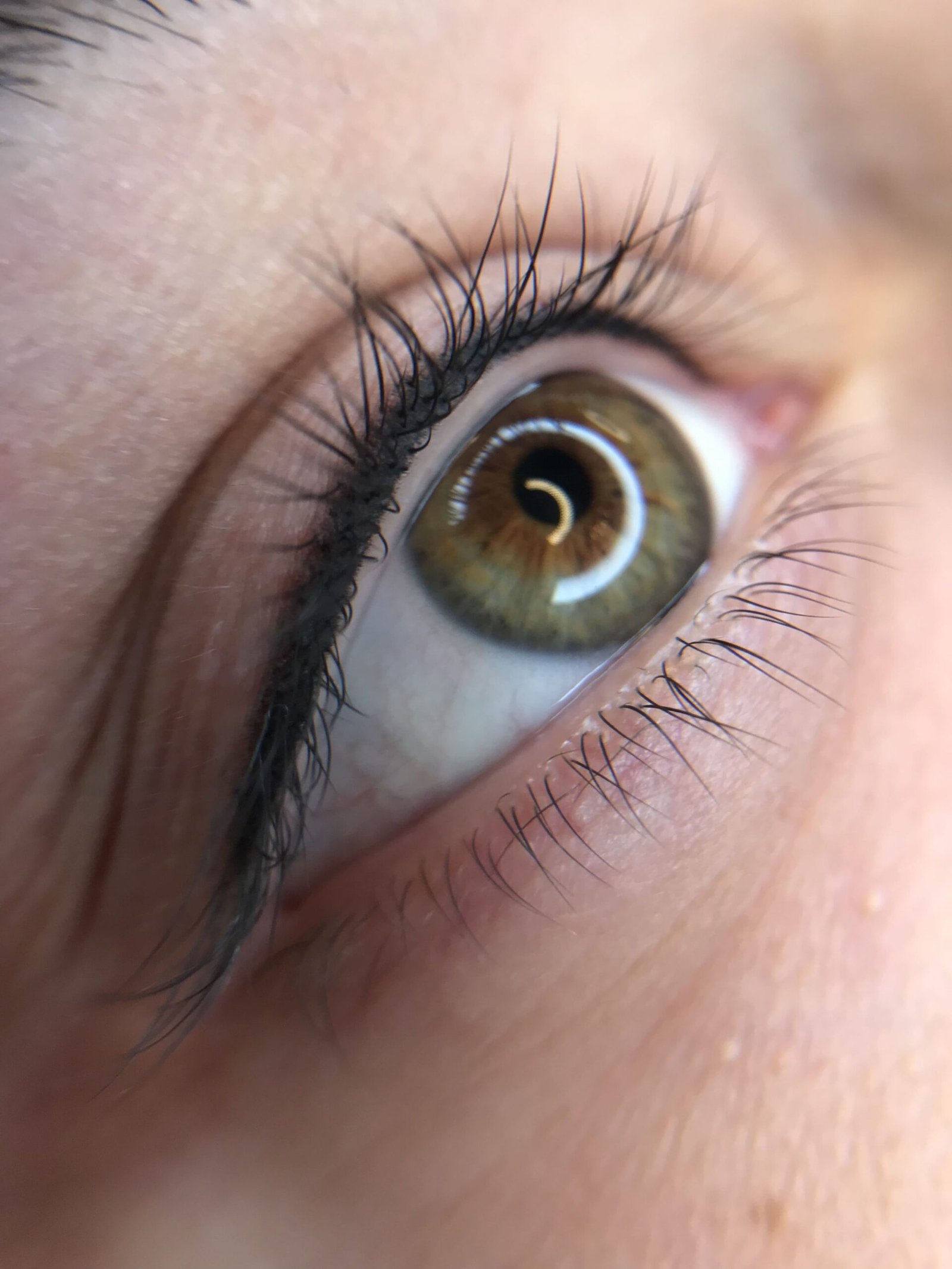 Kalıcı eyeliner uygulaması